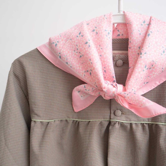 Blus&oacute;n con pa&ntilde;uelo fallero