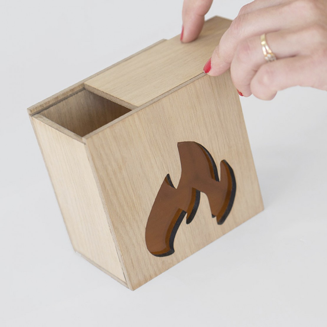 Caja De Madera Grabada Para Guardar Cenizas De Fallas - Personalizable Con Nombre, Medidas 8x7.5x0.5 Cm