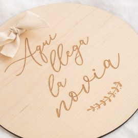 cartel aqui llega la novia