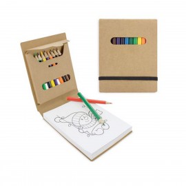libreta con lapices de colores
