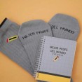 libreta y calcetines profesor