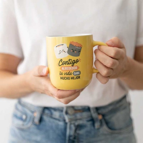 Taza "contigo alrededor"
