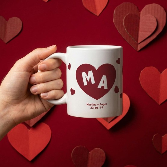 taza san valentin con iniciales